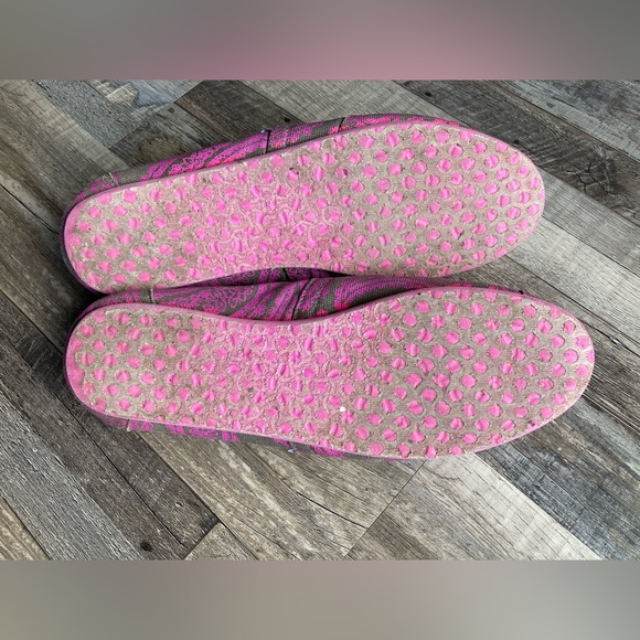 TOMS PINK AND GREY PAISLEY PRINT SHOES W7.5 - Picture 7 of 10